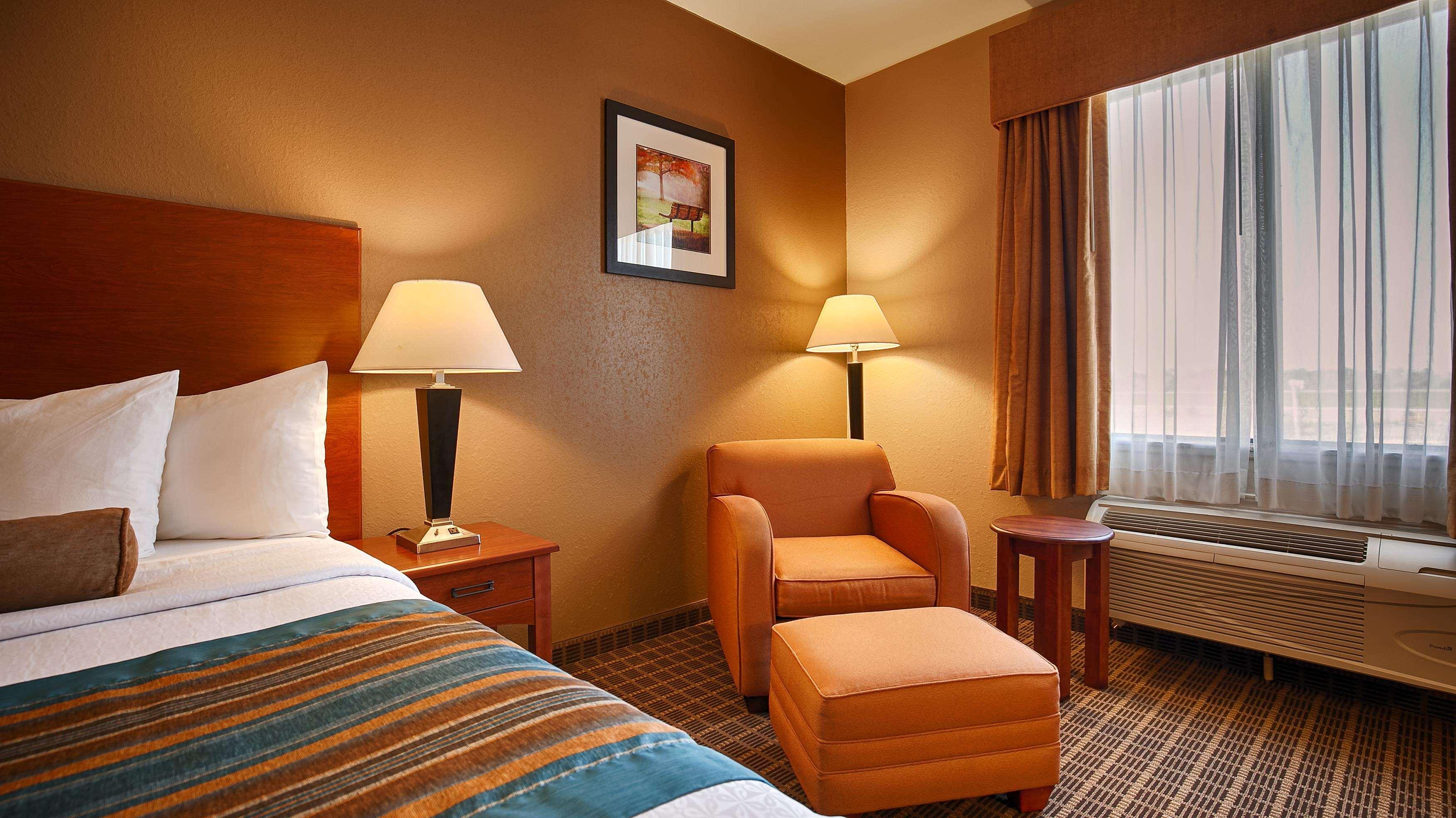 Best Western Orange Inn & Suites Екстер'єр фото